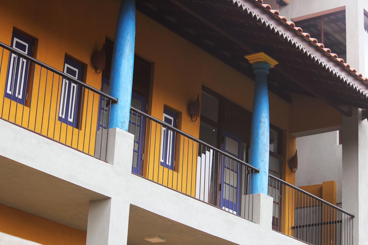 Blue Pillars Kandy Exterior photo